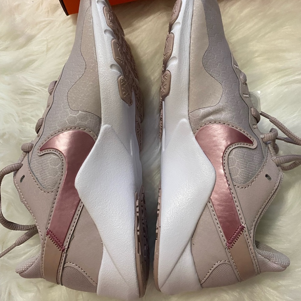 Brand new, still in box, never worn Nikes! Size 5.5 - Picture 6 of 9